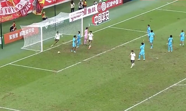 热议U22男足半场：心急但能力不够，说是职业球员都侮辱职业