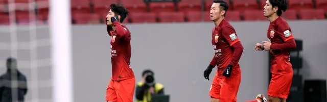 梅开二度捂耳庆祝回击质疑 武磊激情滑跪释放压力